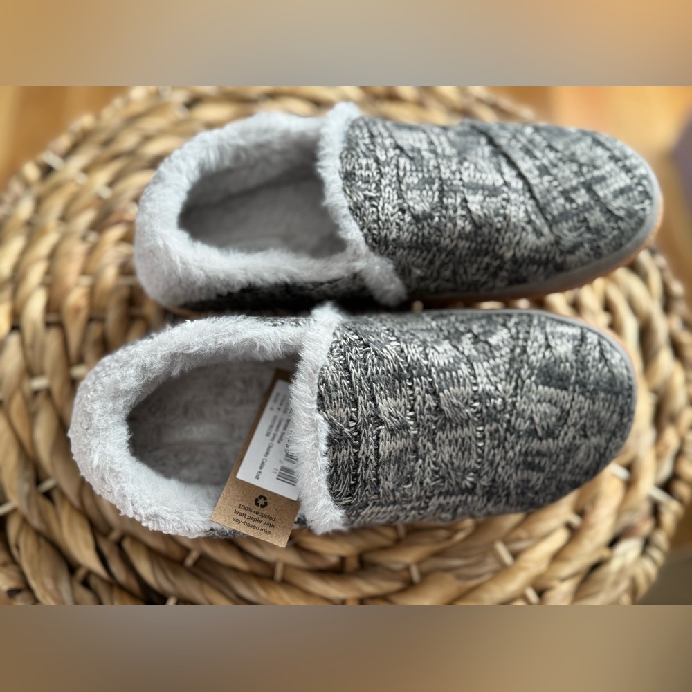 Women’s gray Tom’s